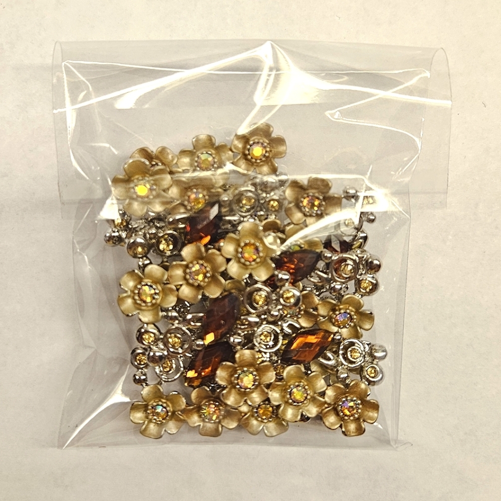 10 Piece Floral Rhinstone Connectors - Picture 4 of 4